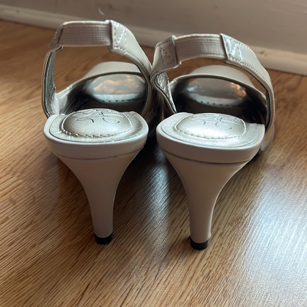 Life Stride Women's Cream/nude Peep Toe Slingback Heels. Size 6. NWOT - Picture 2 of 6